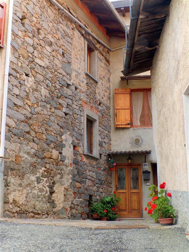 Quittengo fraction of Campiglia Cervo (Biella, Italy) - Entrance between the houses